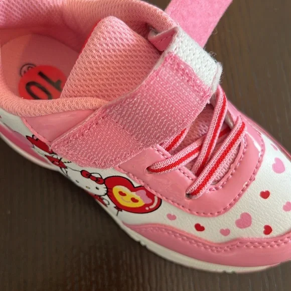 Toddler Girls Hello Kitty Sanrio Light Up Tennis Shoes Sneakers!